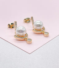 Load image into Gallery viewer, 18k Gold Filled Pendulum Drop Earring featuring a Small Smooth Pearl