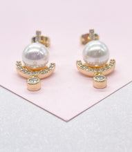 Load image into Gallery viewer, 18k Gold Filled Pendulum Drop Earring featuring a Small Smooth Pearl