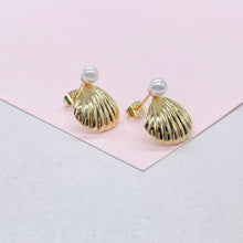 Load image into Gallery viewer, 18k Gold Filled Clam Shell Stud Earrings with Pearl