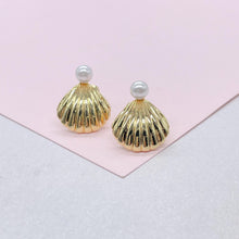 Load image into Gallery viewer, 18k Gold Filled Clam Shell Stud Earrings with Pearl