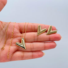 Load image into Gallery viewer, 18k Gold Filled Box Chain Necklace with Smooth XL Heart Pendant, and Stud Earrings