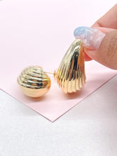 Load image into Gallery viewer, 18k Gold Filled Smooth XL Tear Drop Earring with Shell Patterns