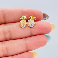 Load image into Gallery viewer, 18k Gold Filled Beaded Pineapple Stud Earrings