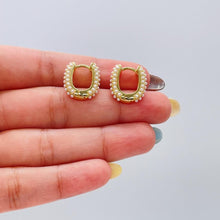 Load image into Gallery viewer, 18k Gold Filled Pearl Beaded Oval Hoop Earrings