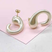 Load image into Gallery viewer, Synthetic Pearl Earring with Semi-Swirl Shape