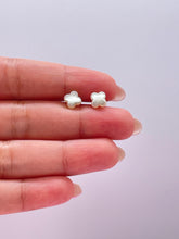 Load image into Gallery viewer, 18k Gold Filled Tiny Flower Stud Pearl Earrings