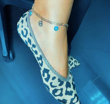 Load image into Gallery viewer, 18k Gold Filled Evil Eyes And Lucky Clover Leaves Anklet In A Figaro Chain
