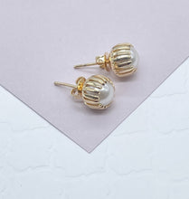 Load image into Gallery viewer, 18k Gold Filled Crowned Pearl Stud Earrings
