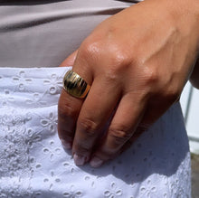 Load image into Gallery viewer, 18k Gold Filled Eight Stripes Plain Ring Diamond Cut Surface Light &amp; Hollow Ring better fit and comt
