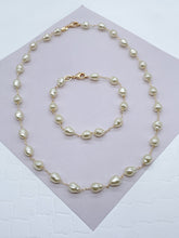 Load image into Gallery viewer, 18k Gold Filled Pearl Jewelry Set: Cream Biwa Pearl Necklace &amp; Bracelet

