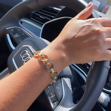 Load image into Gallery viewer, Chunky 18K Gold Filled 15mm Designed Plain Circle Link Bracelet Hypoallergenic Jewelry
