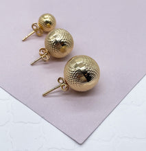 Load image into Gallery viewer, 18k Gold Filled Ball Stud Earrings: Diamond-Cut Cross Pattern
