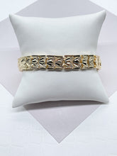 Load image into Gallery viewer, Vintage Style Diamond Cut 18k Gold Filled Thick Lotus Flower Bracelet
