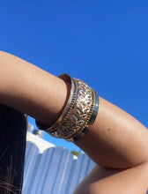 Load image into Gallery viewer, 18k Gold Filled Chunky Carved Hand Painted Layer Bangle Wholesale Jewelry
