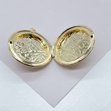Load image into Gallery viewer, 18k Gold Filled Engraved Circle Locket
