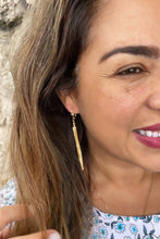 Load image into Gallery viewer, 18k Gold Filled Dangling Earring With Box Chain Ends
