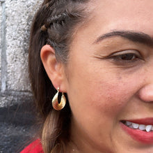 Load image into Gallery viewer, 18k Gold Filled Multi Layered Gold Plain Mid Twist Hoops
