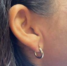 Load image into Gallery viewer, 18k Gold Filled Small Plain 15mm Hoop
