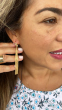 Load image into Gallery viewer, 18k Gold Filled Dangling Earring With Box Chain Ends

