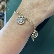 Load image into Gallery viewer, 18k Gold Filled PaperClip Bracelet With Multiple Sea Creatures Charms
