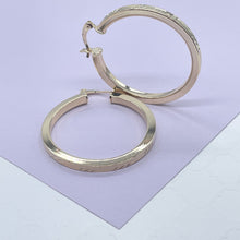 Load image into Gallery viewer, 18k Gold Filled Sharp Edges Hoop Earrings with Smooth Finish and 3 Score Pattern
