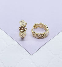 Load image into Gallery viewer, 18k Gold Filled Flower Engraved Huggie Earrings
