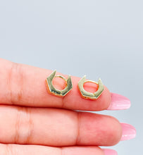 Load image into Gallery viewer, 18k Gold Filled Smooth Hexagon Huggie Earring With Scored Lines
