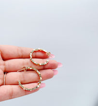 Load image into Gallery viewer, 18k Gold Filled Open Hoop C-Shape Earring featuring flexible square cubes
