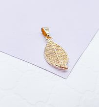 Load image into Gallery viewer, 18k Gold Filled Simple Dainty Leaf Pendant
