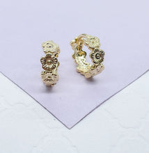 Load image into Gallery viewer, 18k Gold Filled Flower Engraved Huggie Earrings

