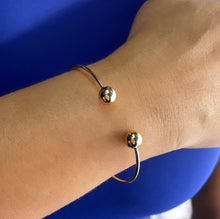 Load image into Gallery viewer, 18k Gold Filled Plain Cuff Bracelet With Balls as Ends
