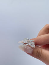 Load image into Gallery viewer, 925 Sterling Silver Ring With Honey Comb Textures &amp; Smooth Thin Rows

