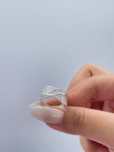 Load image into Gallery viewer, 925 Sterling Silver Ring With Honey Comb Textures &amp; Smooth Thin Rows
