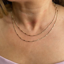 Load image into Gallery viewer, 18k Gold Filled Dainty 3-Bead patterned Dash Dot Chain
