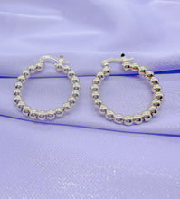 Load image into Gallery viewer, 18k Gold Filled 4mm Beaded Hoop Earring
