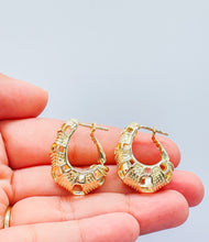 Load image into Gallery viewer, 18k Gold Filled Drop Style Earrings With Engraved Patterns
