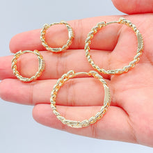 Load image into Gallery viewer, 18k Gold Filled Plain Curb Link Hoop With Patterned CZ Pave Cube
