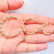 Load image into Gallery viewer, 18k Gold Filled Puffy Mariner Open Hoop Earring
