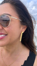 Load image into Gallery viewer, 18k Gold Filled Dangling Snake Link Earring, Minimalist Earrings, Gifts for her, Dainty Earrings
