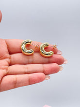 Load image into Gallery viewer, 18k Gold Filled 20mm Chunky Bubble Smooth 7mm Open Hoop Earring
