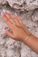 Load image into Gallery viewer, 18K Gold Filled Fish Tail Link Clone With smooth Band Adjustable Ring
