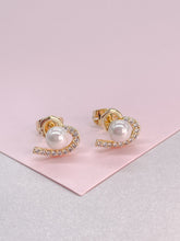 Load image into Gallery viewer, 18k Gold Filled Tiny Heart Stud With Pearl CZ In Center
