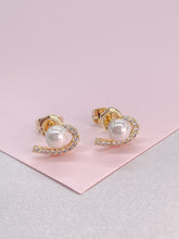 Load image into Gallery viewer, 18k Gold Filled Tiny Heart Stud With Pearl CZ In Center
