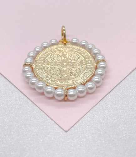 18k San Benito Charm Crowned with Pearl Beads