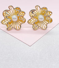 Load image into Gallery viewer, 18k Gold Filled Textured Flower Stud Earring With Faux Pearl Center
