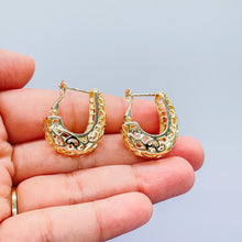 Load image into Gallery viewer, 18k Gold Filled Drop Style Earrings With Engraved Patterns
