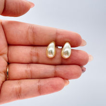 Load image into Gallery viewer, 18k Gold Filled Chunky Smooth Pearl Tear Drop Earring
