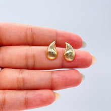 Load image into Gallery viewer, 18k Gold Filled Hollowed Tear-Drop Earring With Textured Patterns
