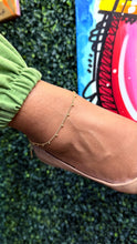 Load image into Gallery viewer, 18k Gold Filled Curb Chain Satellite Anklet with Hanging Bead
