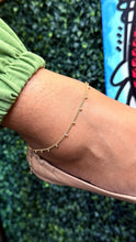Load image into Gallery viewer, 18k Gold Filled Curb Chain Satellite Anklet with Hanging Bead
